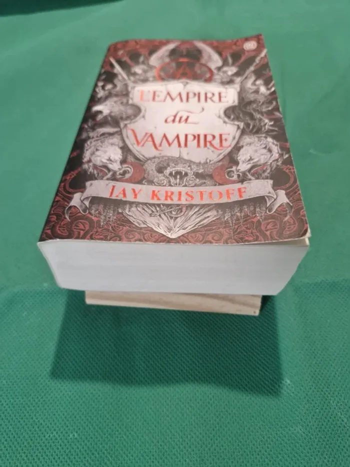 L’Empire du Vampire Jay Kristoff - photo numéro 2
