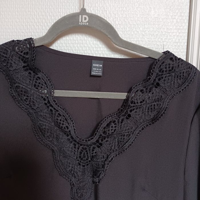 Robe noire droite avec broderies - photo numéro 2
