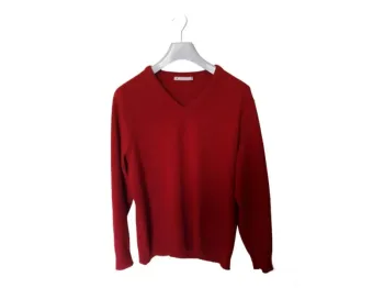 Très beau pull rouge 80% laine taille XL