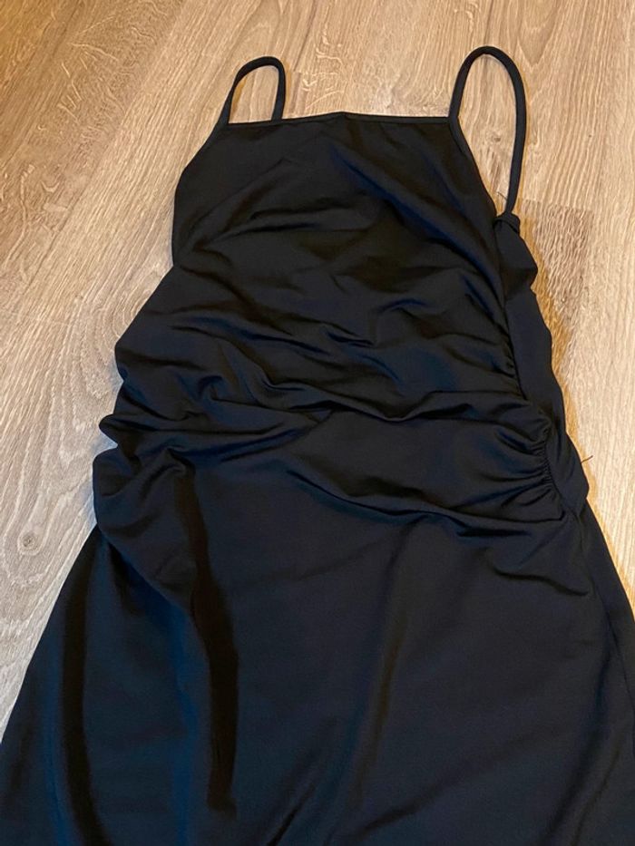 robe de soirée noire, dos, nu et croisées - photo numéro 2