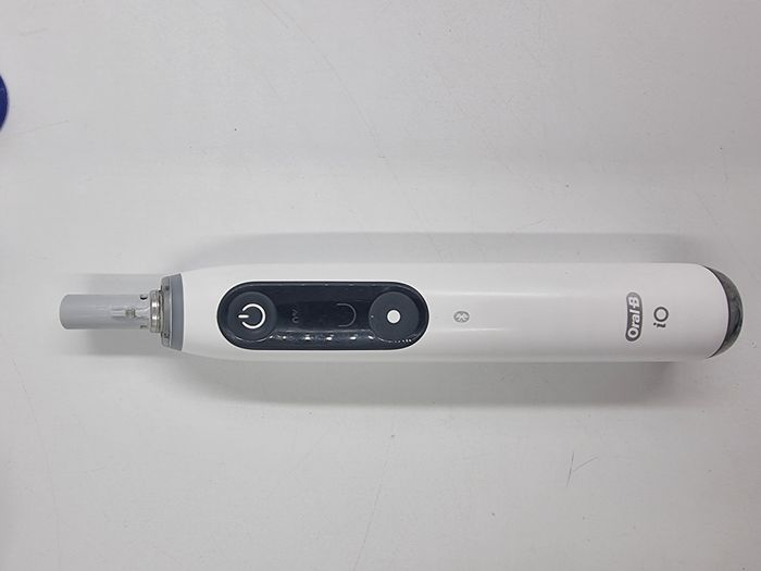 Brosse à dent électrique connectée Oral B IO serie 7 avec chargeur de voyage + 5 brossettes neuves - photo numéro 5