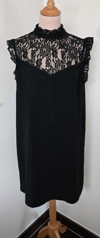 Robe noire haut dentelle Taille 44