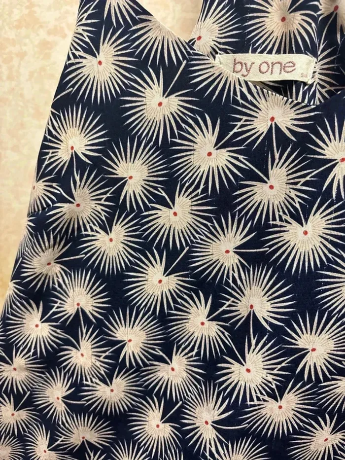 Top fleurie taille S/M marque by one - photo numéro 2