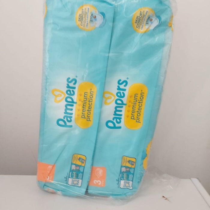 2 paquets de couches pampers
