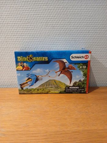 Poursuite d'un dinosaures en jetpack