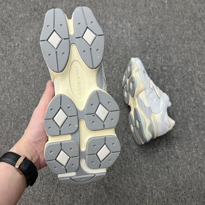 New Balance 9060 Gris 40 - photo numéro 4