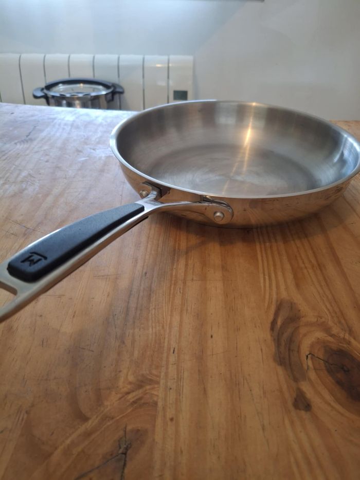 Poêle 24cm en inox 18/10 tout feux dont induction marque Mandine en très bon état - photo numéro 4