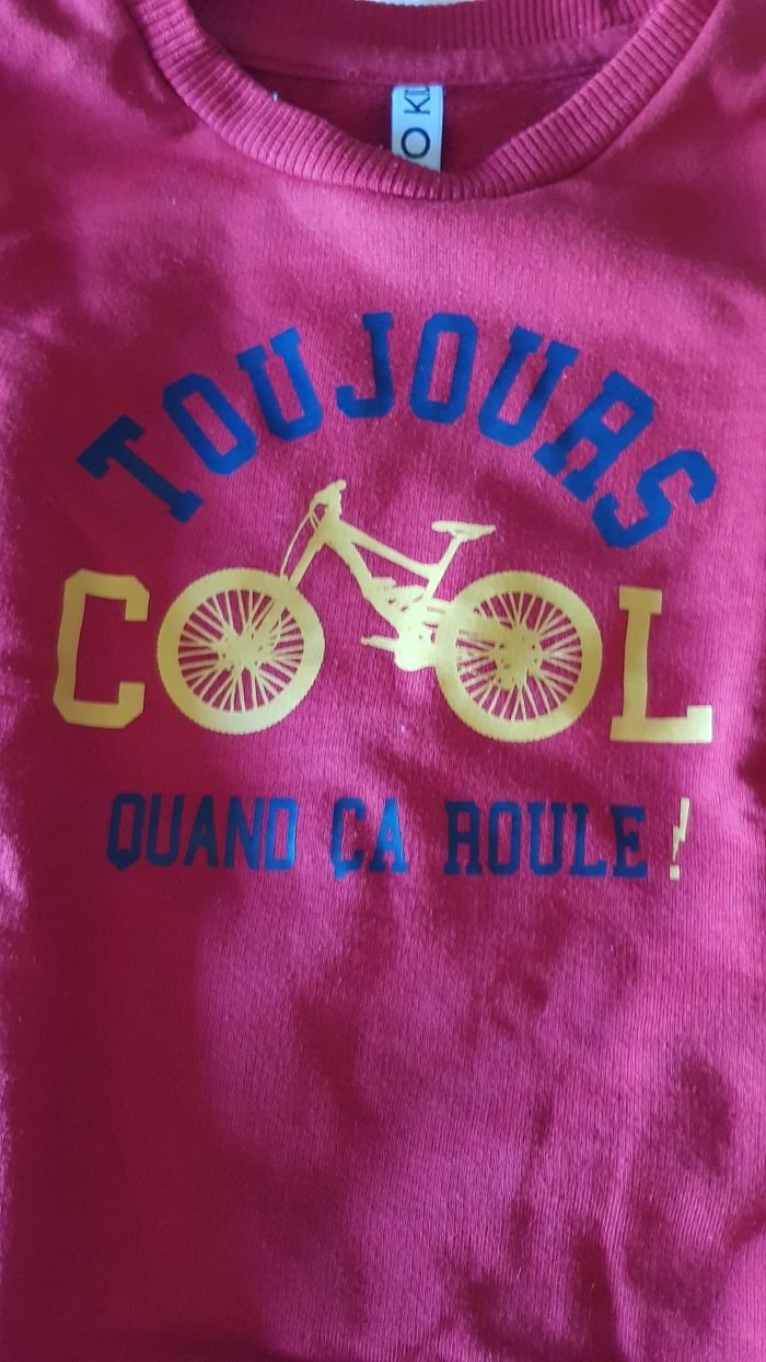 Pull rouge morif vélo - photo numéro 3