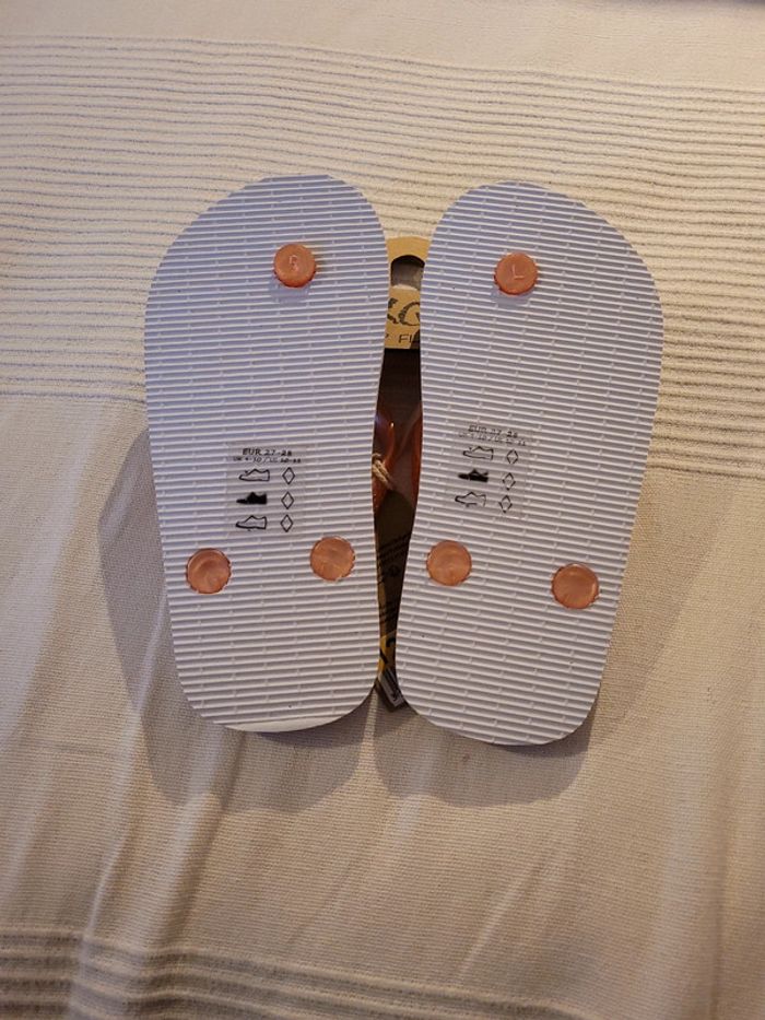 Tongues taille 27/28 - photo numéro 3