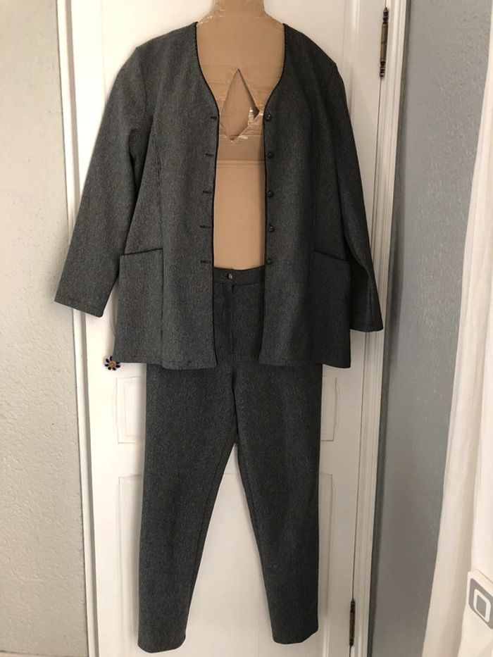 AN10- Ensemble/tailleur veste+pantalon fines rayures mia soana T42-44 peu porté - photo numéro 3