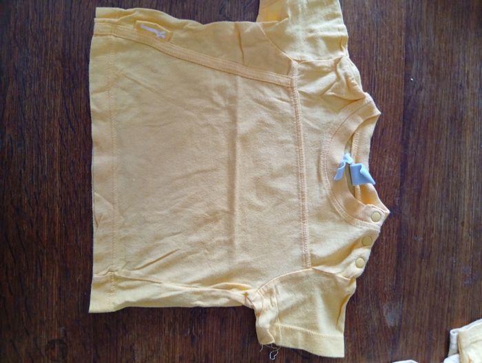 Lot de 9 t shirt taille 6 mois - photo numéro 9