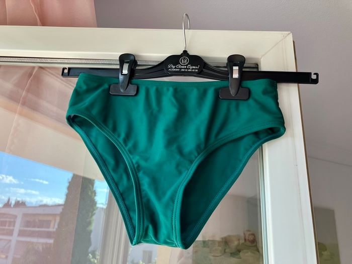 Slip de bain vert bouteille pour enfant 10 ans