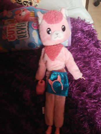 Barbie cutie reveal lama avec tous accessoire il manque un sabot