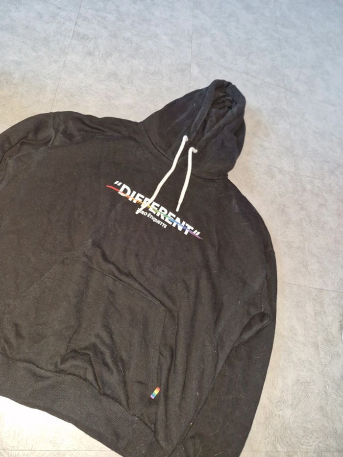 Sweat différent - photo numéro 3