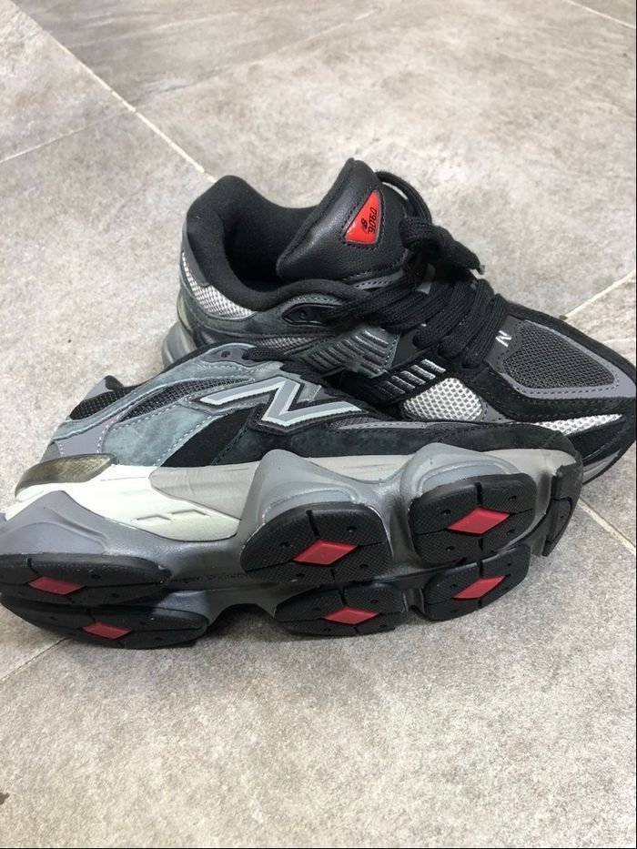 New balance 9060 noire et grise taille 41 jamais porté - photo numéro 2