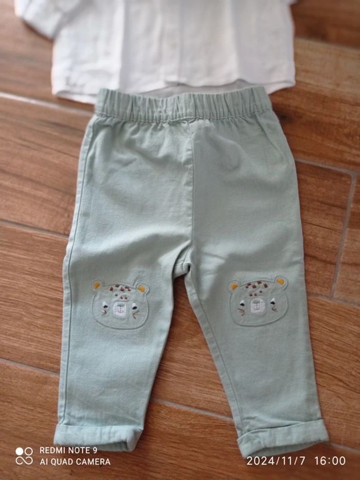 Ensemble 12 mois, Chino vert d'eau+ chemise blanche. - photo numéro 2