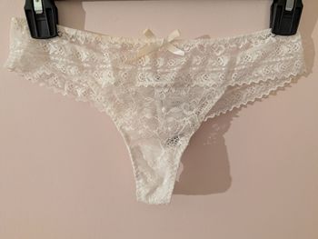 Joli string Etam blanc neuf