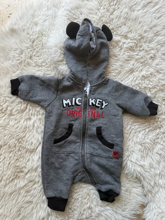 Combinaison sur pyjama Mickey