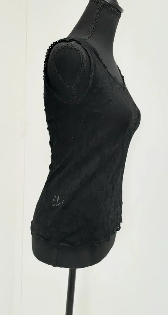Très joli débardeur sexy en dentelle noire Rectangle Blanc - photo numéro 2