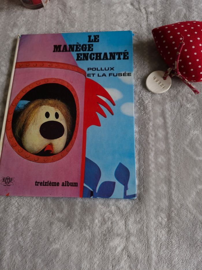 Livre"Le manége enchanté"