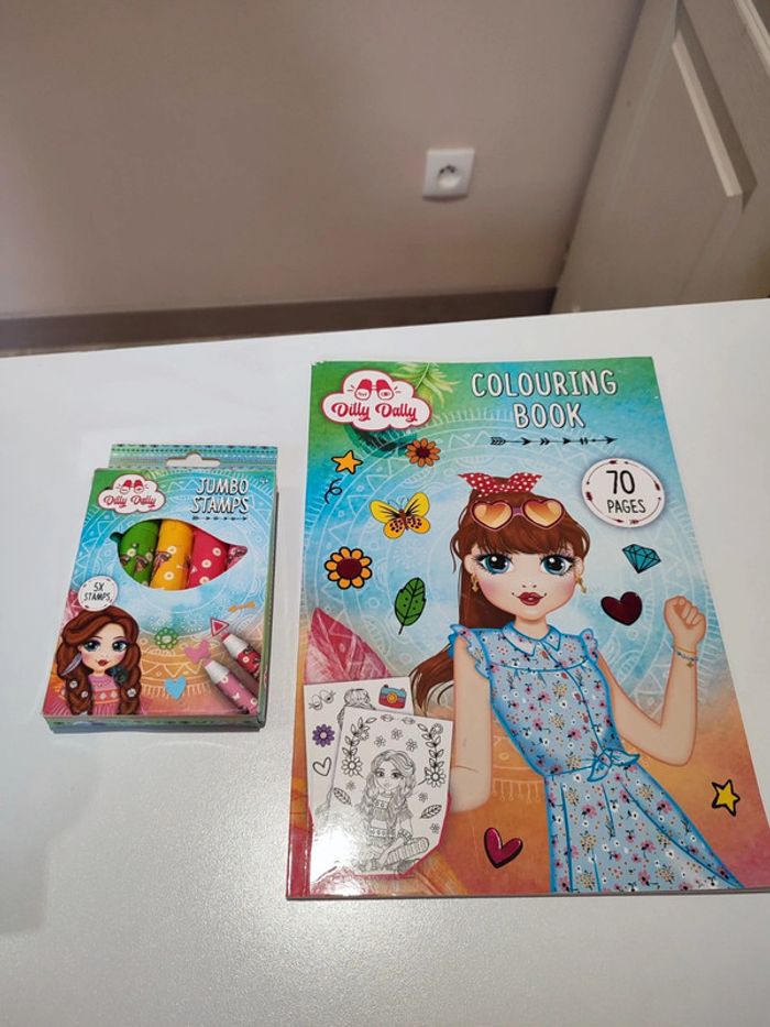 Lot livre coloriage et tampon
