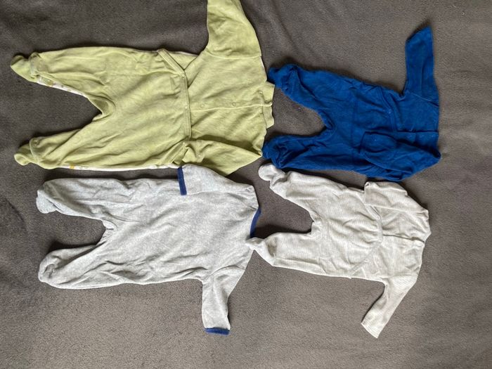 Lot pyjamas velours bébé  3 mois - photo numéro 5