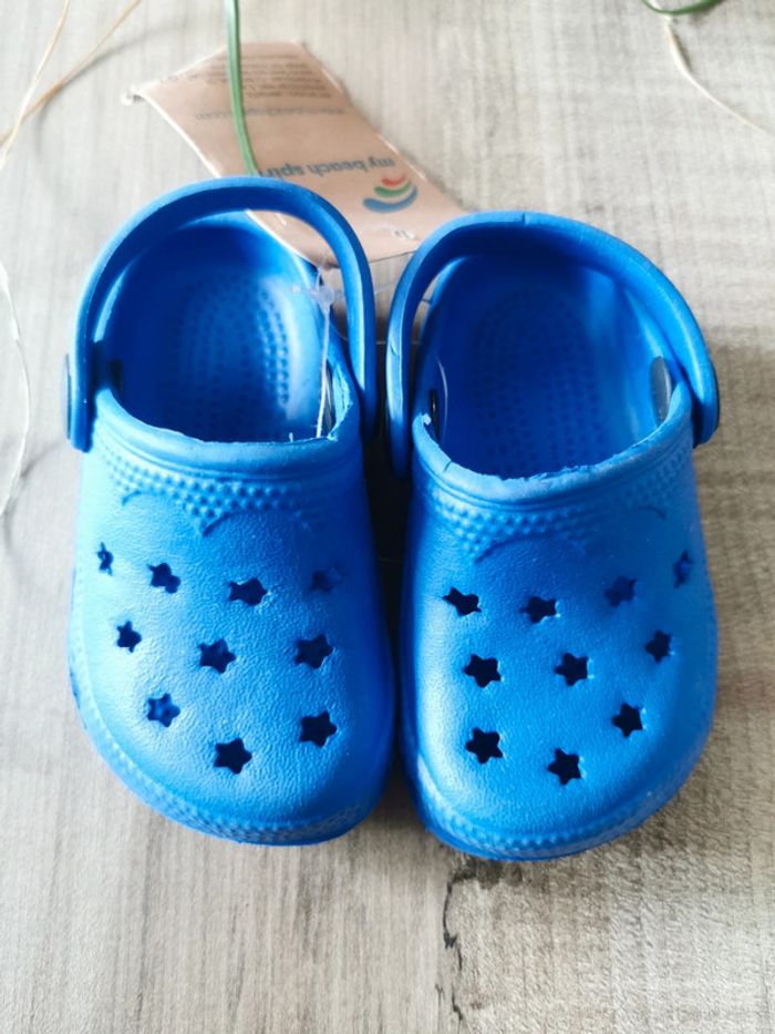 🌺Chaussure type crocs bleu pointure 19 neuf avec étiquette - photo numéro 2
