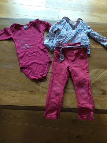 Lot pantalons, haut et body