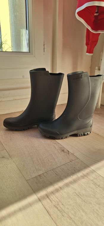 👢 Bottes en plastique noire - Decathlon – Taille 31/32