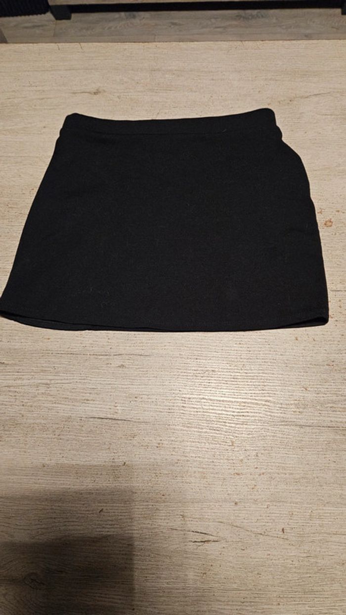 Jupe courte,épaisse, noire, avec sequins, C&A, 170/15ans, nickel - photo numéro 6