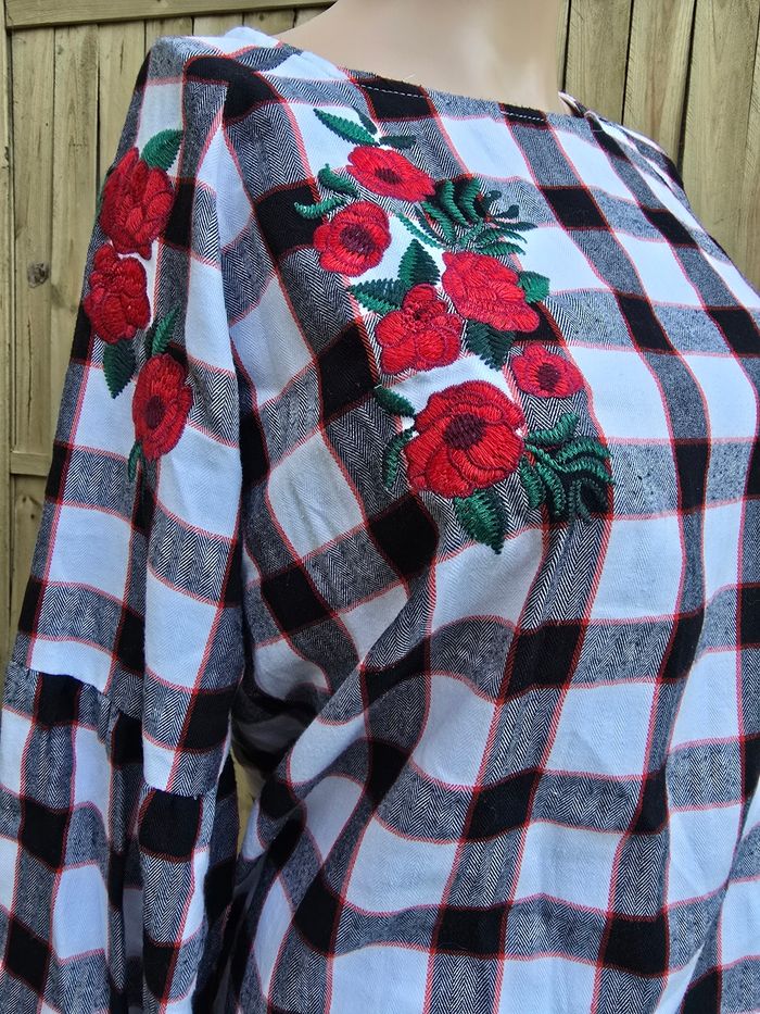 Tunique brodée taille 36 très bon état