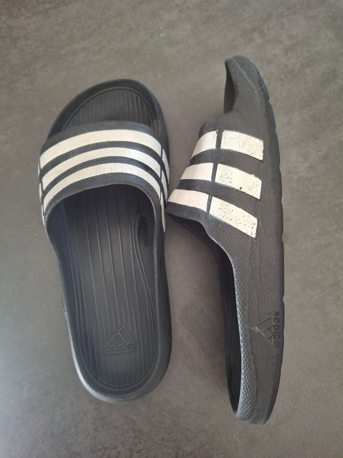 Claquettes Adidas noires taille 6 38 2/3 - photo numéro 2
