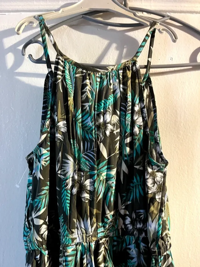 Robe neuve fleurie verte la halle taille 38 - photo numéro 4