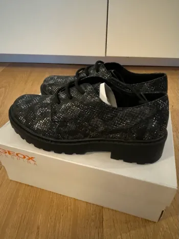 Chaussures enfants Geox J. Casey noir neuve taille 32