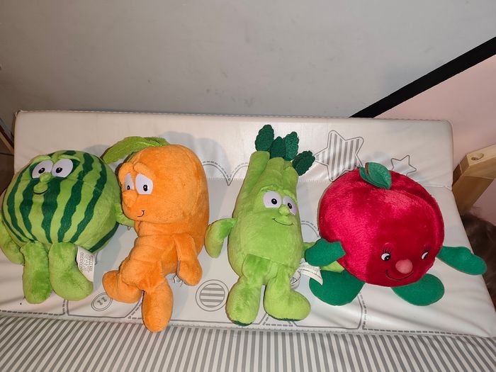 Lot peluches fruits et légumes - photo numéro 2