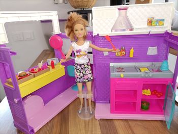 Camion foodtruck avec 1 barbie et alimentation