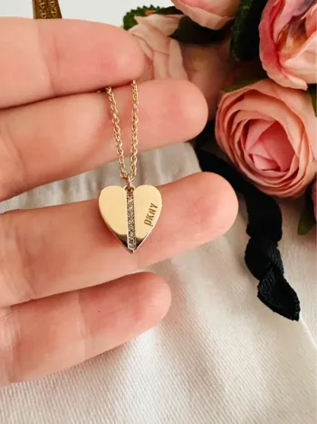 Collier DKNY cœur doré strassé – haute qualité