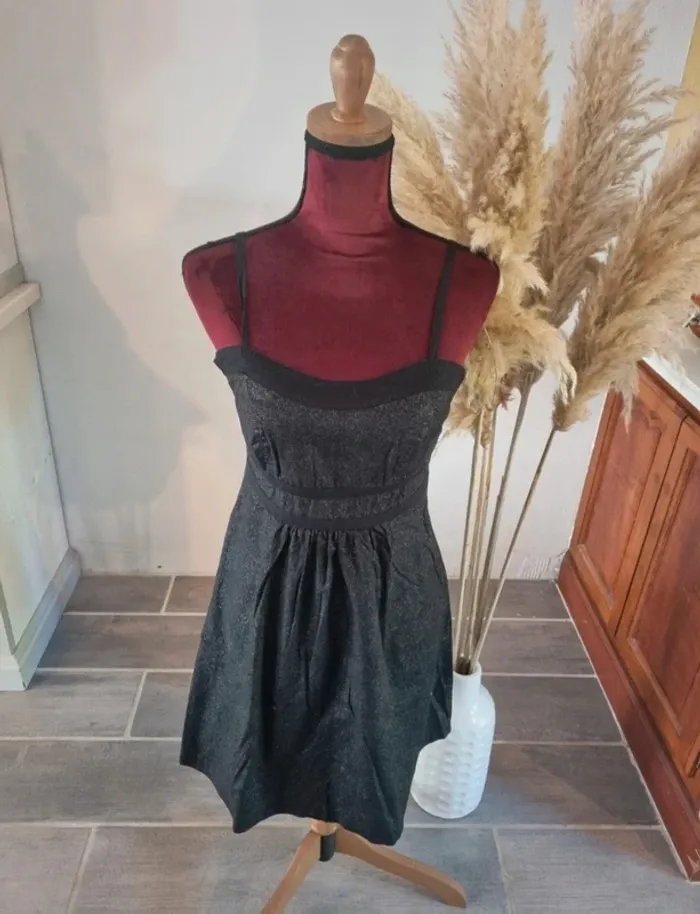 Jolie robe noir pailleté femme 🚺 36