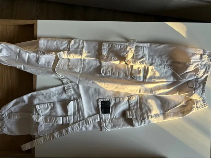 Cargo blanc - photo numéro 2