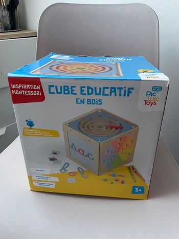 Cube éducatif en bois montessori 