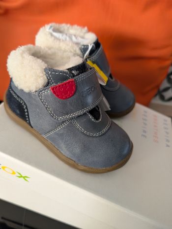 Chaussures tout cuir doux et souple garçon. Chaudes. Taille 21 idéal premier pas. Neuf. Geox