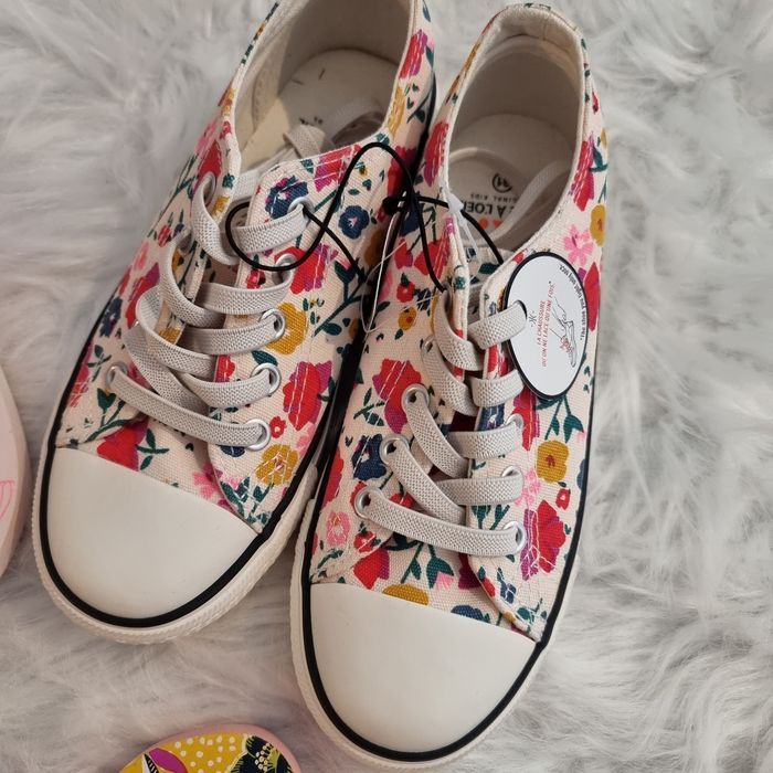 NEUFS🤩🥰🏷 lot tongs et baskets pointure 31 fille 🌺🌺🌺⚘️⚘️ - photo numéro 6