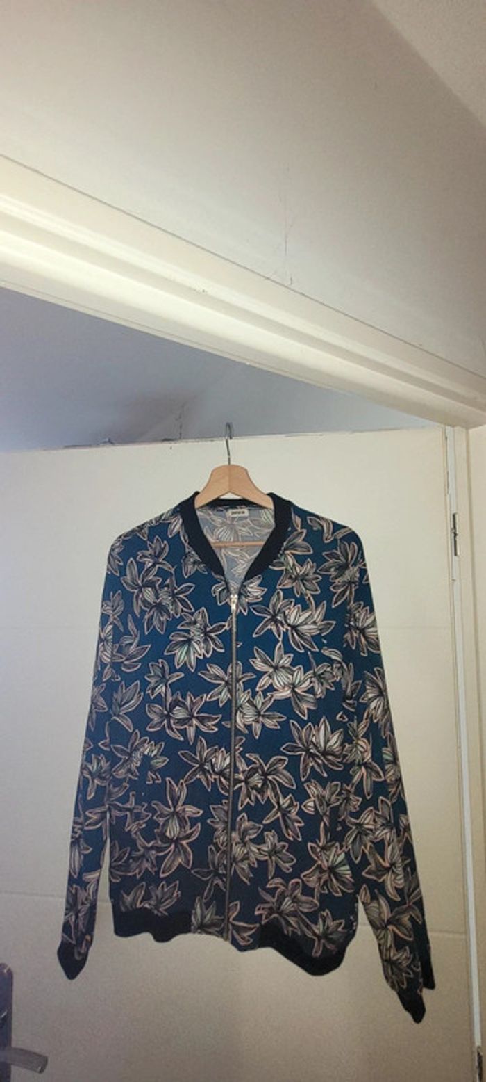 Veste légère Pimkie forme bombers imprimés parfait état taille 40 - photo numéro 2