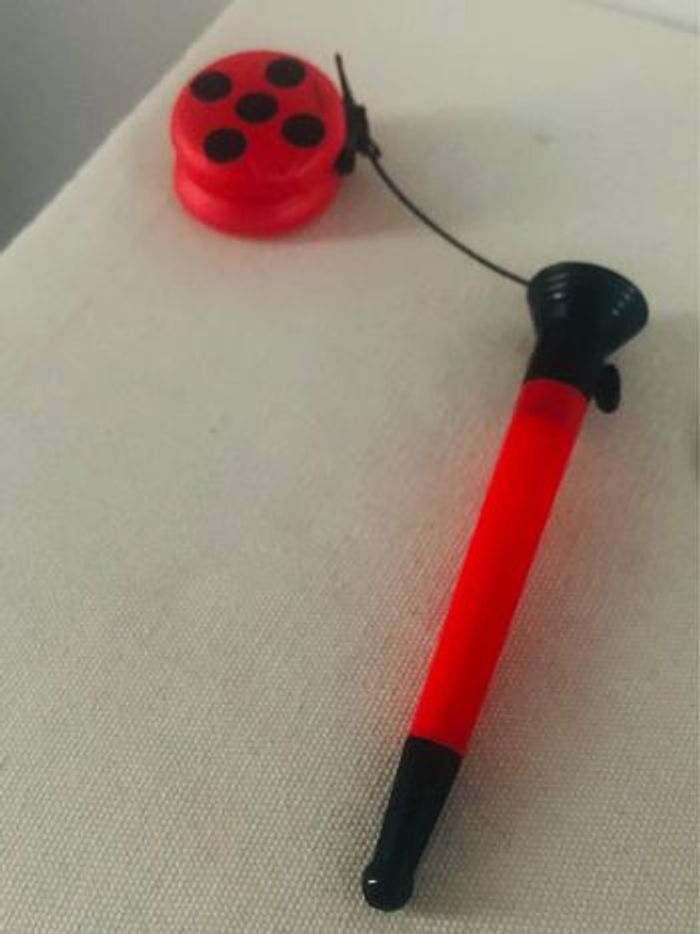 Stylo yoyo miraculous + écouteurs tiki - photo numéro 3