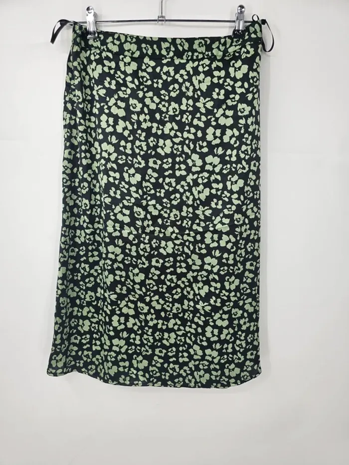 Jupe midi VILA – Imprimé floral vert/ noir – Taille 40 – Neuve