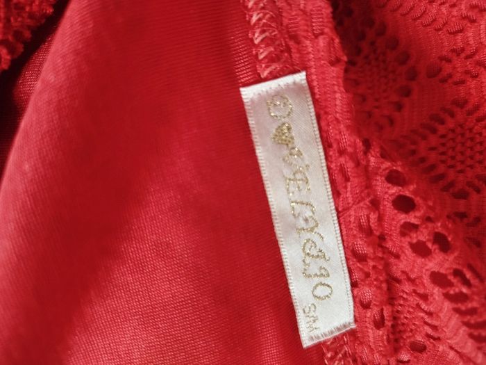 Robe rouge uni courte dentelle sexy strass sur les épaules manches 3/4 - photo numéro 10