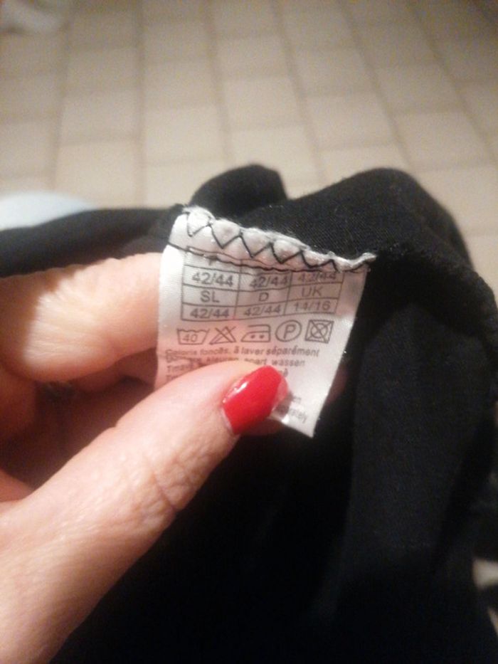 T-shirt taille 42/44 - photo numéro 4