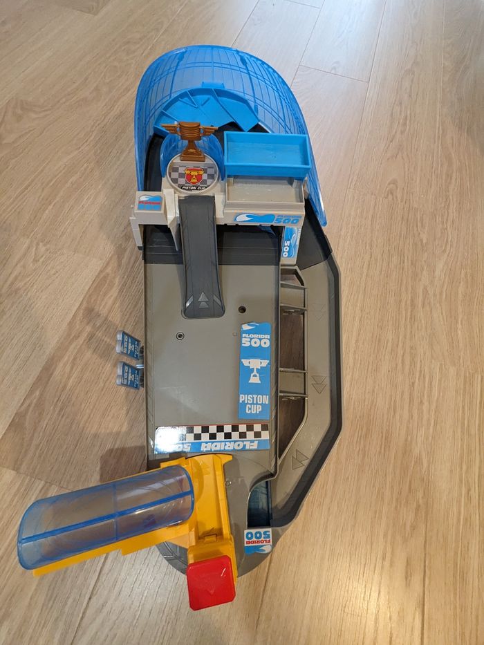 Circuit voiture Cars - photo numéro 3