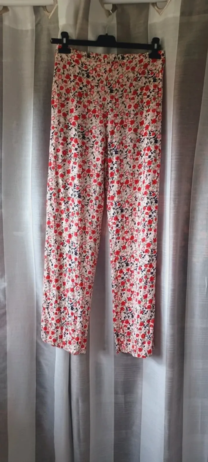 Pantalon fluide femme, motif fleuri, marque Vero Moda, taille S, en très bon état. - photo numéro 2