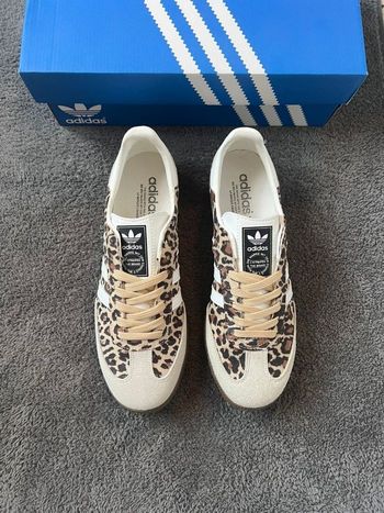 Basket Adidas samba léopard taille 38 (avec défaut)